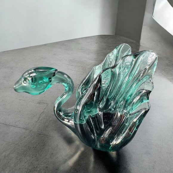 Hand Blown Emerald Green Glass Duck Bird Swan Hand Made Glass Figure Paperweight - Picture 2 of 16